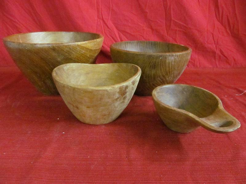 lot 124 image: wood bowls