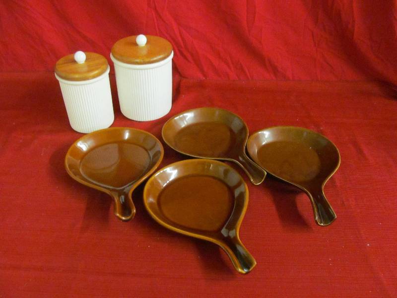 lot 133 image: Sysco ware stoneware plates