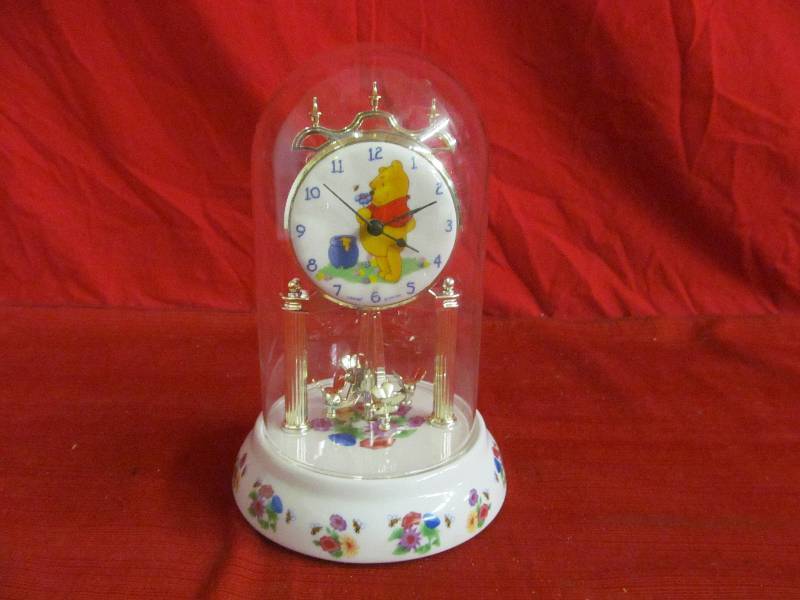 lot 170 image: Winnie the Pooh Clock