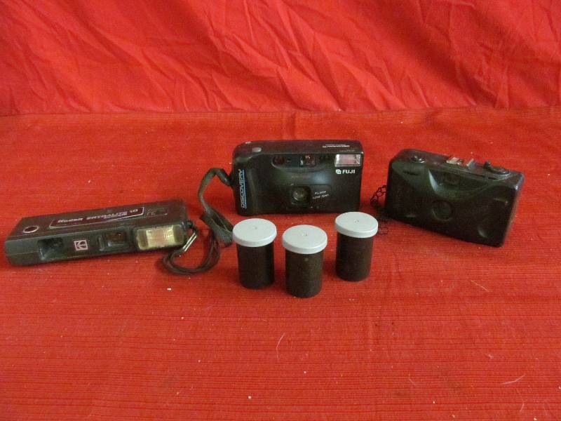 lot 171 image: Vintage cameras
