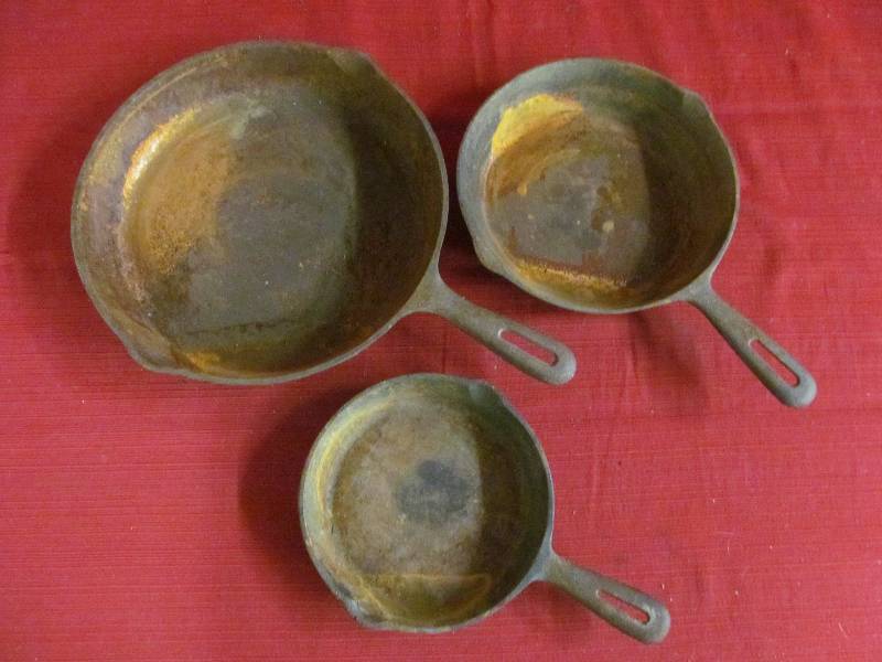 lot 175 image: Twain skillets