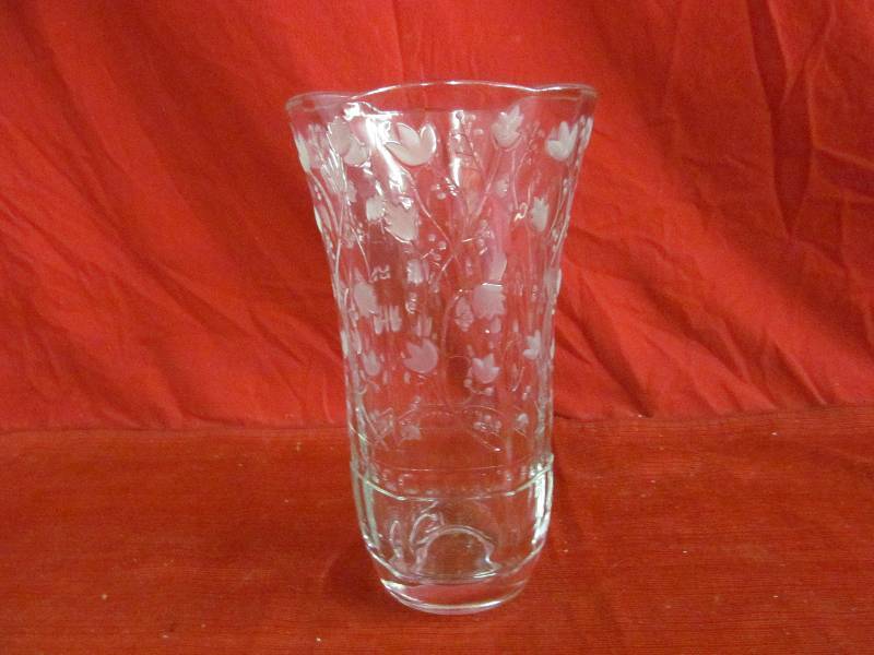 lot 184 image: vase