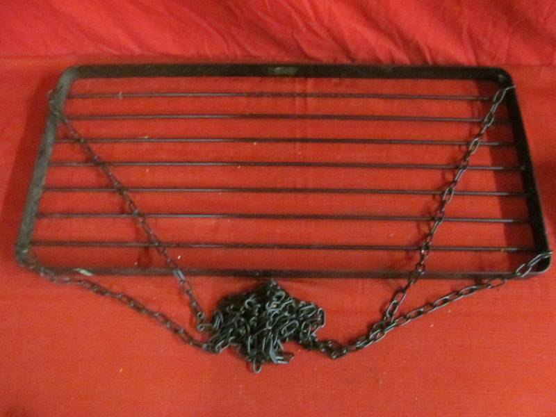 lot 192 image: metal hanging rack