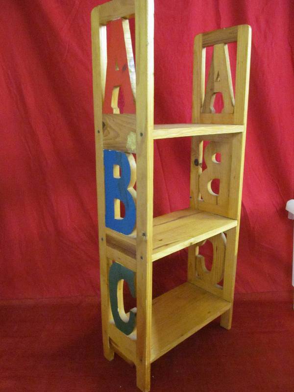 lot 203 image: childrens book shelf