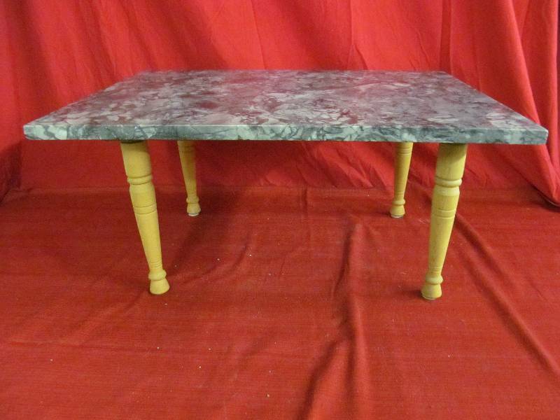 lot 204 image: table
