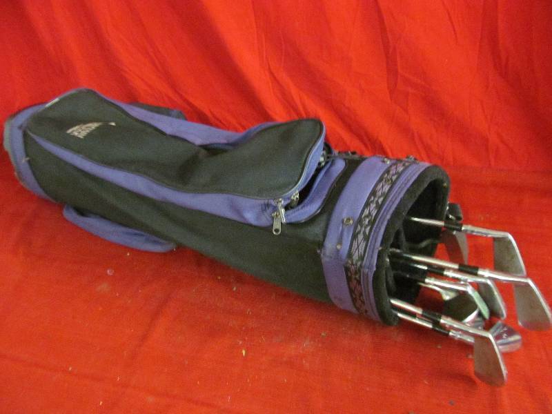 lot 211 image: Mountain Pak golf bag with clubs