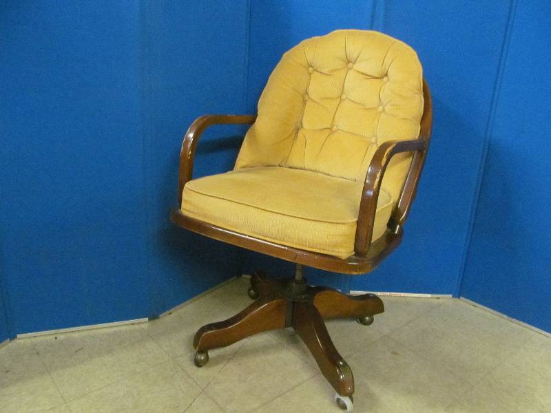 lot 224 image: office chair