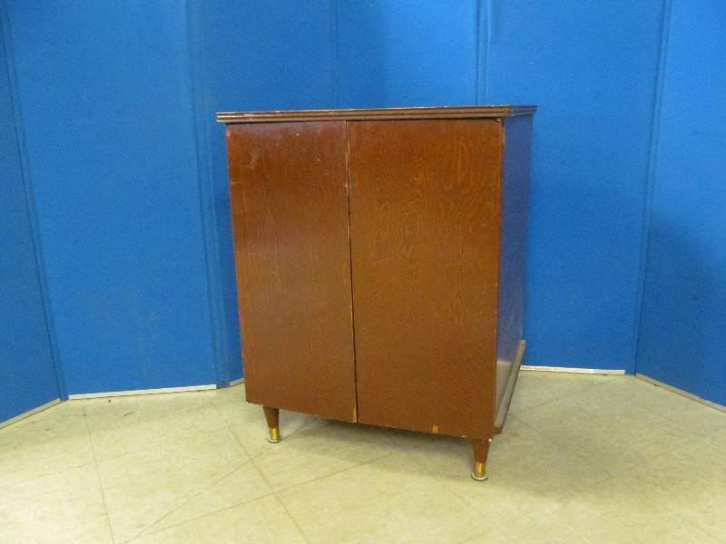 lot 225 image: cabinet