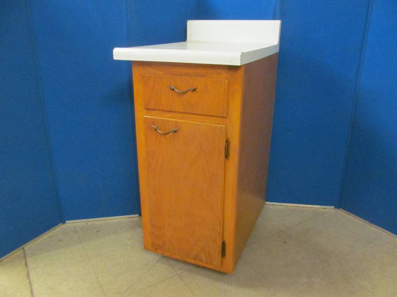 lot 226 image: cabinet