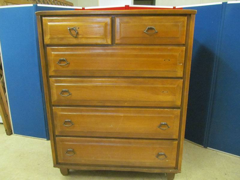 lot 228 image: oak chest of drawer
