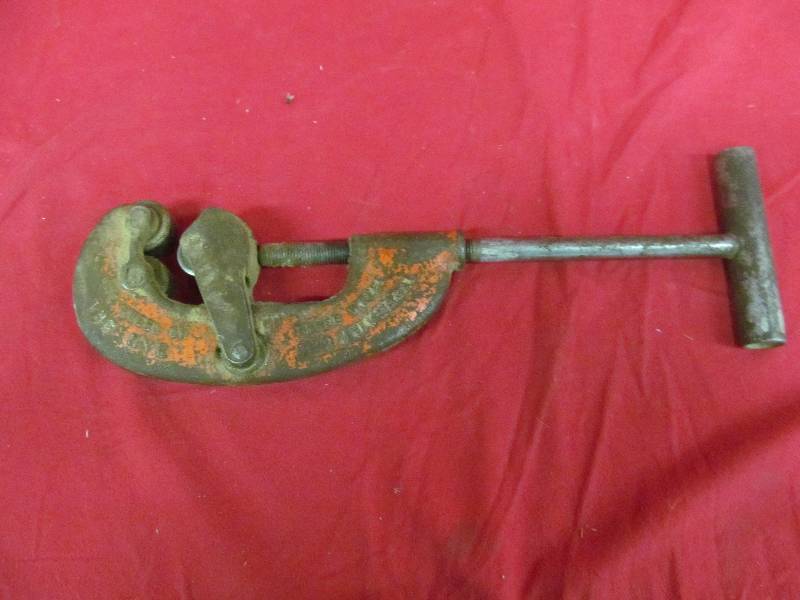 Pipe cutter