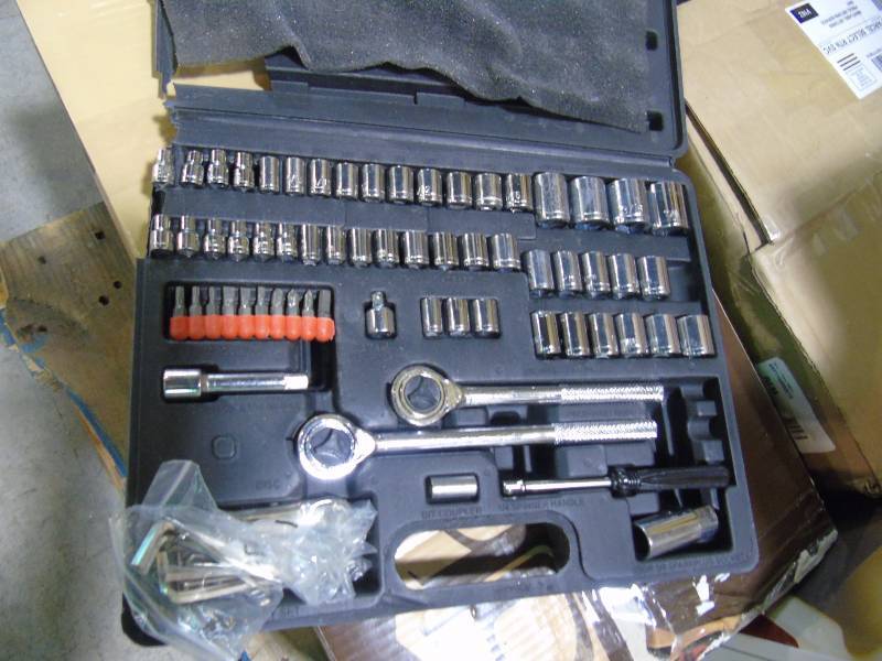 lot 7 image: Performance Tool 85-pc. Socket Set