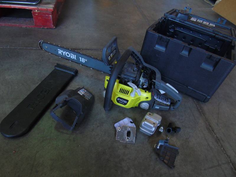 lot 50 image: 18 in. 46 cc 2-Cycle Gas Chainsaw