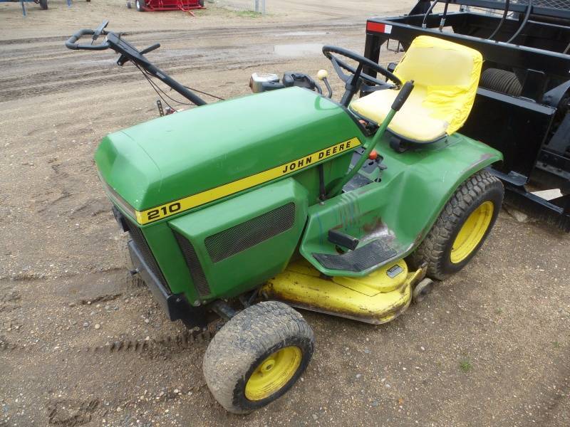 John Deere 210 Lawn Tractor