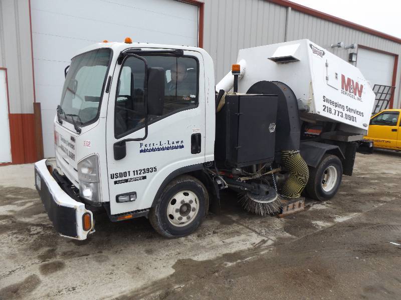 lot 276 image: 2009 IsuzuRaptor Night Hawk Sweeper
