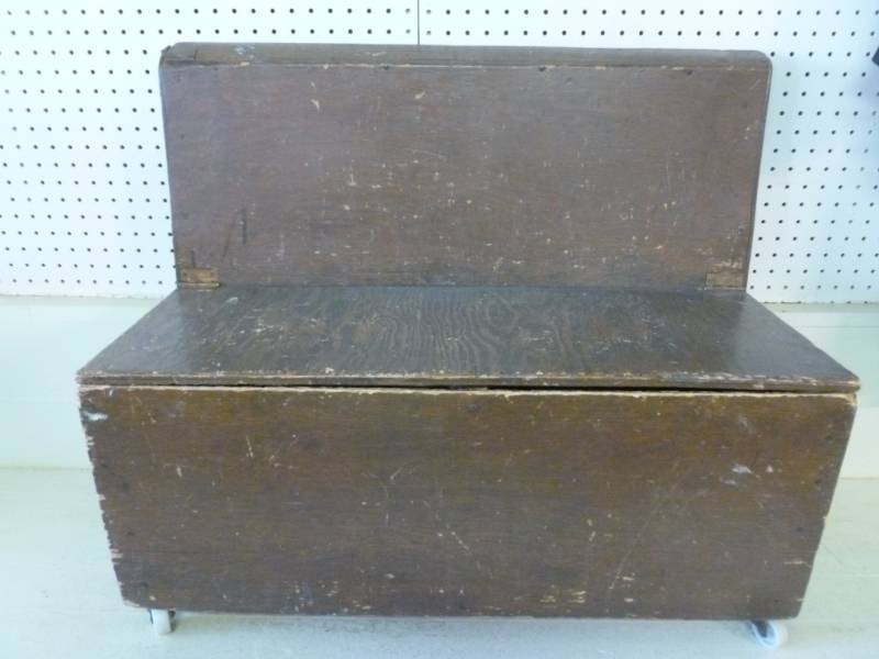 lot 3 image: Vintage Kids Bench  Toy Box