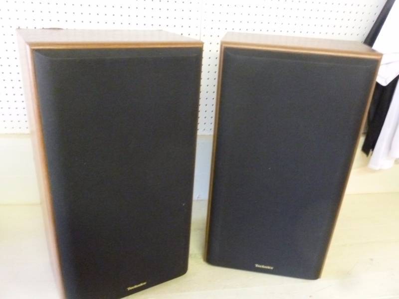 lot 5 image: Technics Tower Speakers