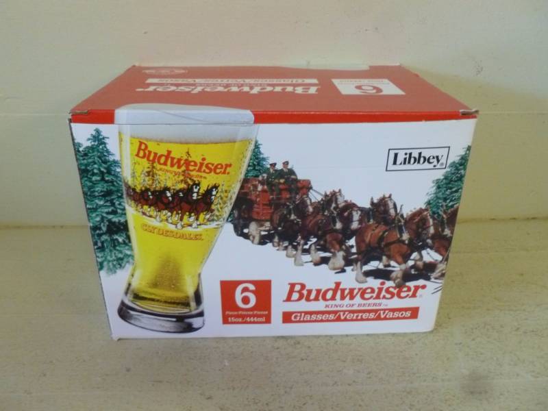 lot 19 image: Budweiser Glass Set