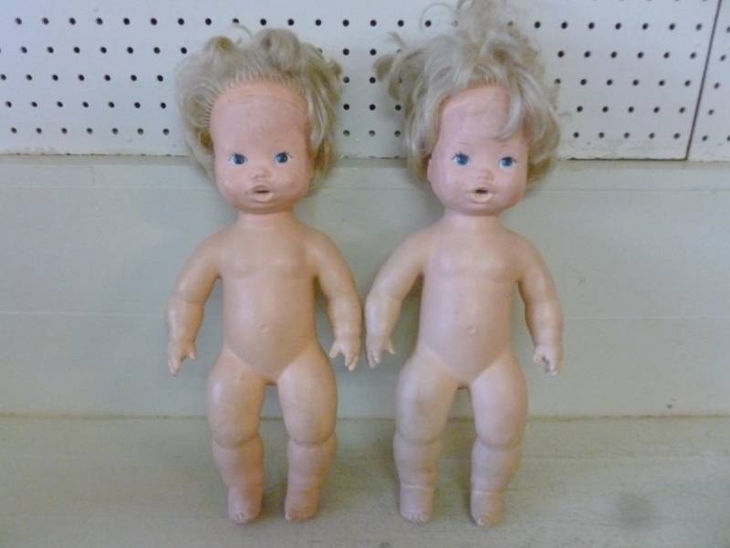 lot 22 image: Vintage Dolls