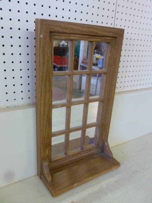 lot 32 image: Wall Mirror