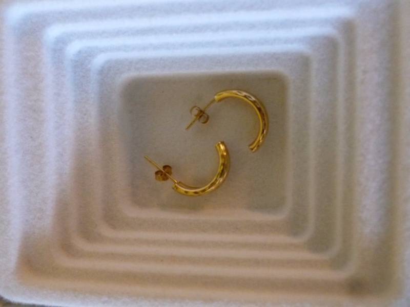 lot 88 image: Jewelry