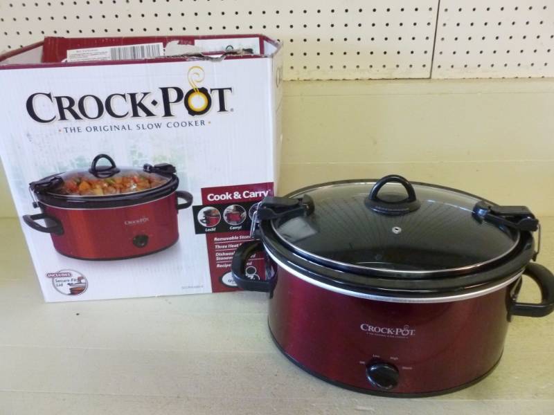 lot 104 image: Crock Pot