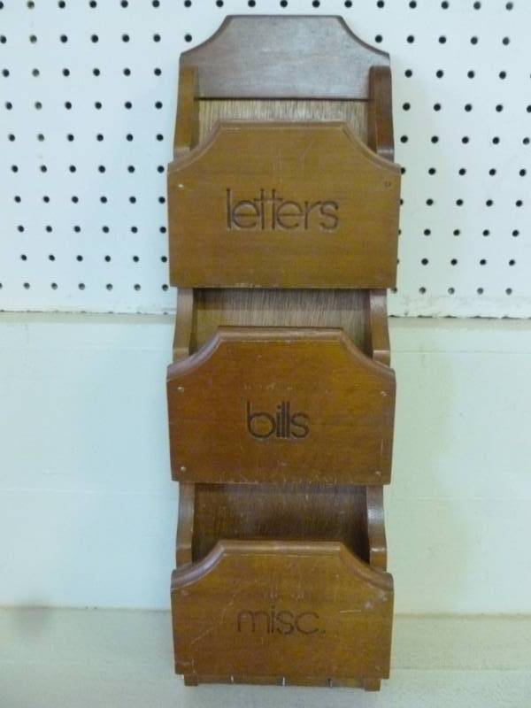 lot 105 image: Decorative