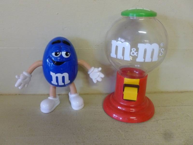 lot 120 image: M&M Candy Dispenser