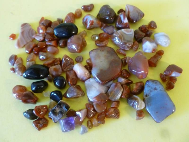 lot 121 image: Agates