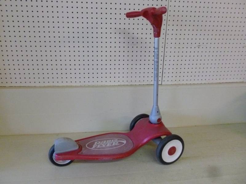 lot 163 image: Radio Flyer Scooter