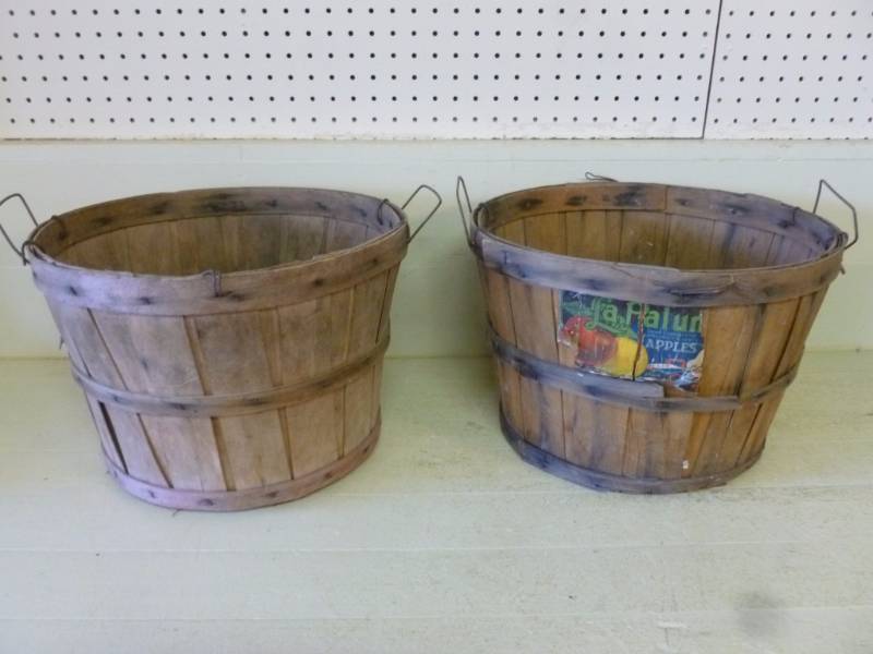 lot 171 image: Vintage Bushel Baskets