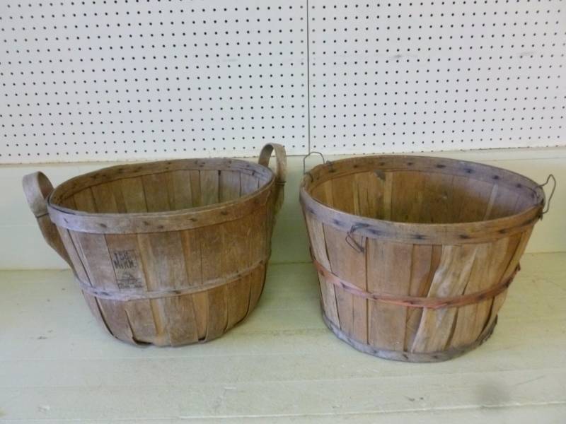 lot 172 image: Vintage Bushel Baskets