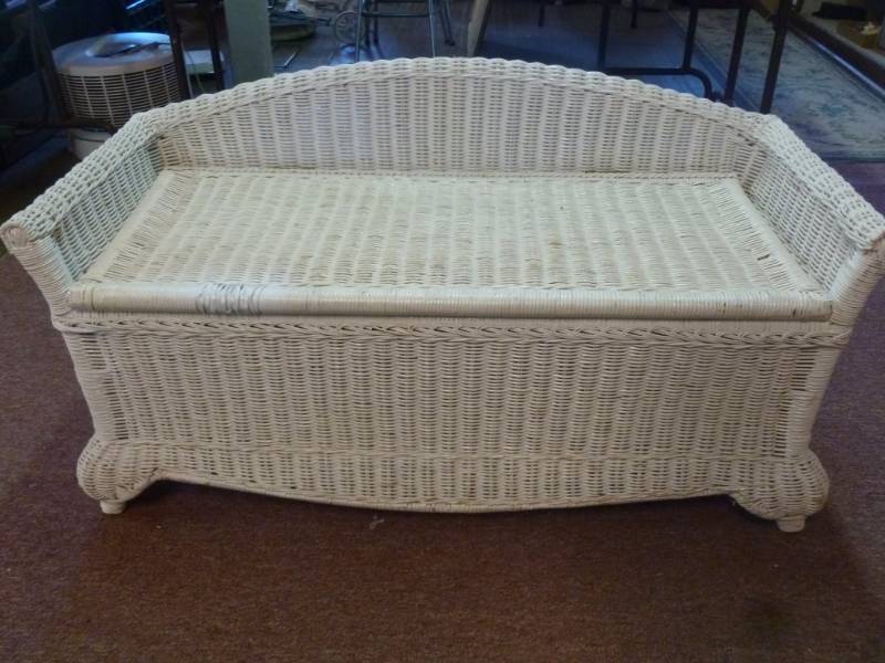 lot 175 image: Wicker Bench