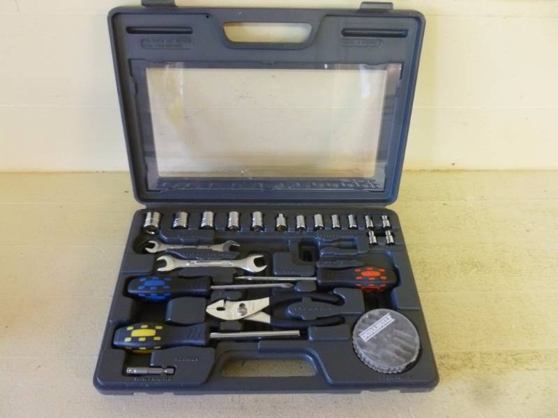 lot 179 image: Tools