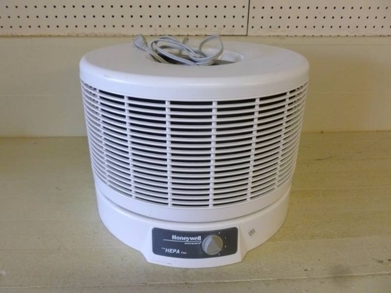 lot 192 image: Air Purifier
