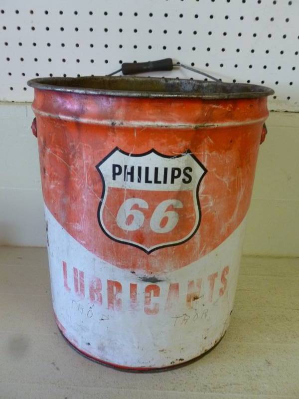 lot 197 image: Vintage Oil Pail