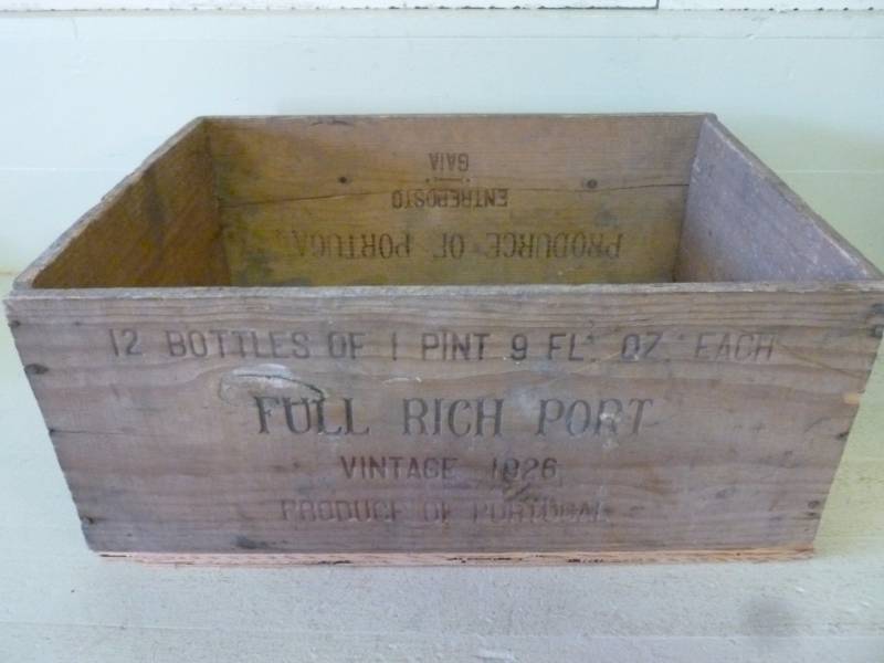 lot 198 image: Vintage Wooden Box
