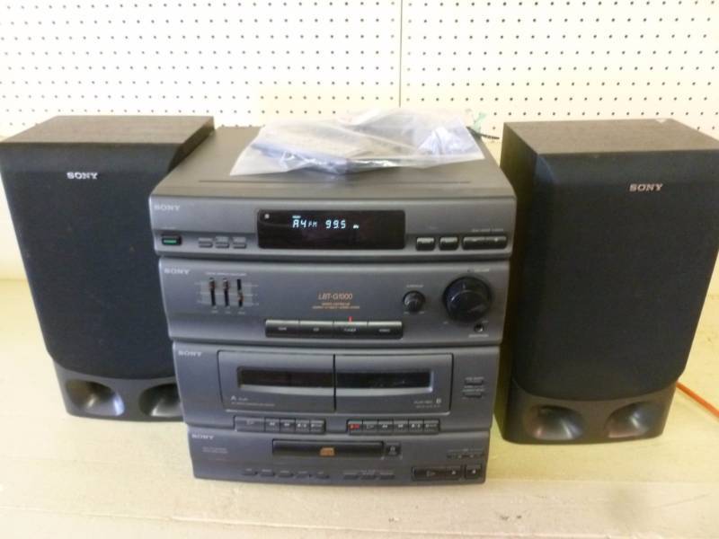 lot 207 image: Sony Shelf Stereo