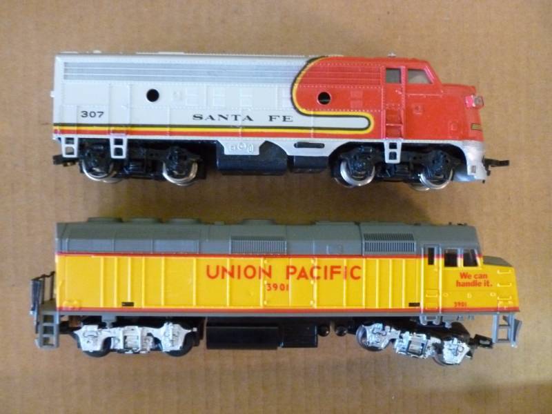 lot 220 image: HO Scale Locomotive