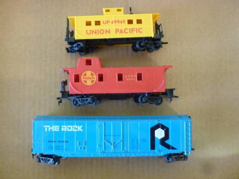 lot 222 image: HO Scale Train Cars