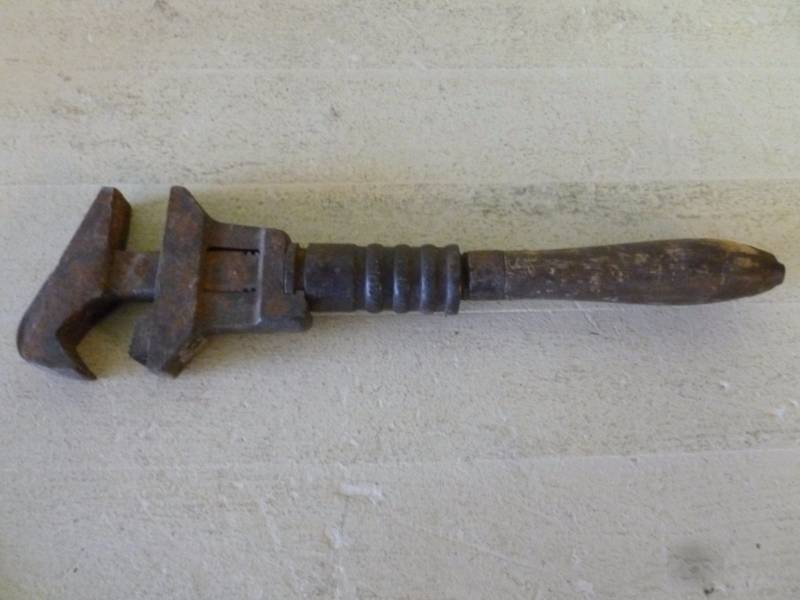 lot 229 image: Vintage Tool