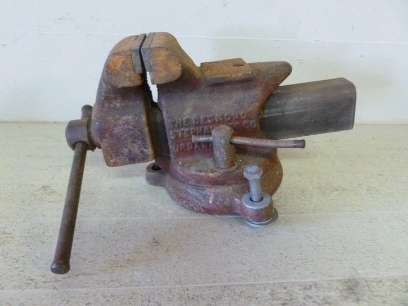 lot 230 image: Bench Vise