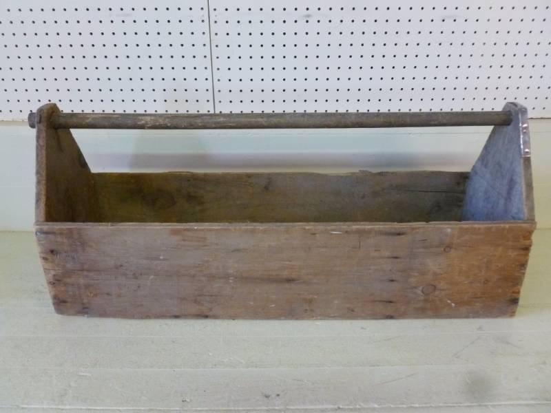 lot 239 image: Vintage Carpenters Box
