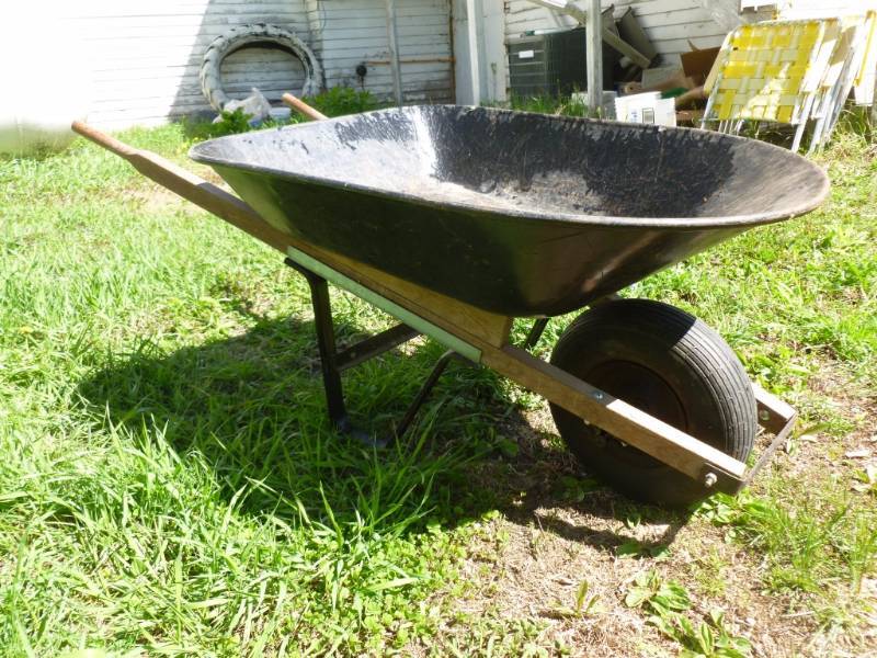 lot 261 image: Wheel Barrow
