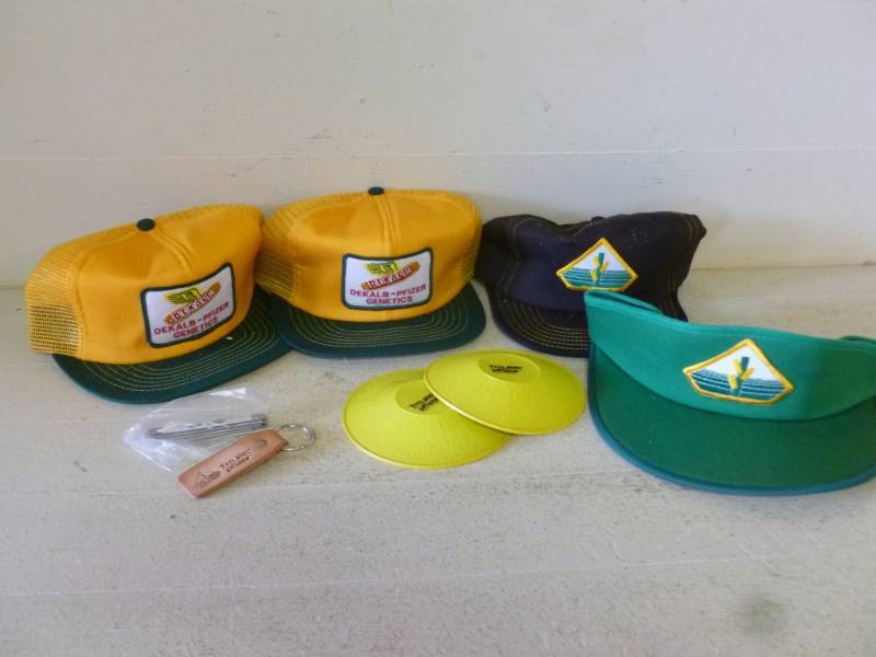 lot 262 image: Vintage Seed Company Items