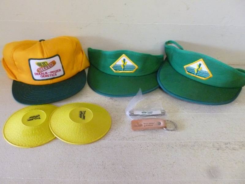 lot 264 image: Vintage Seed Company Items