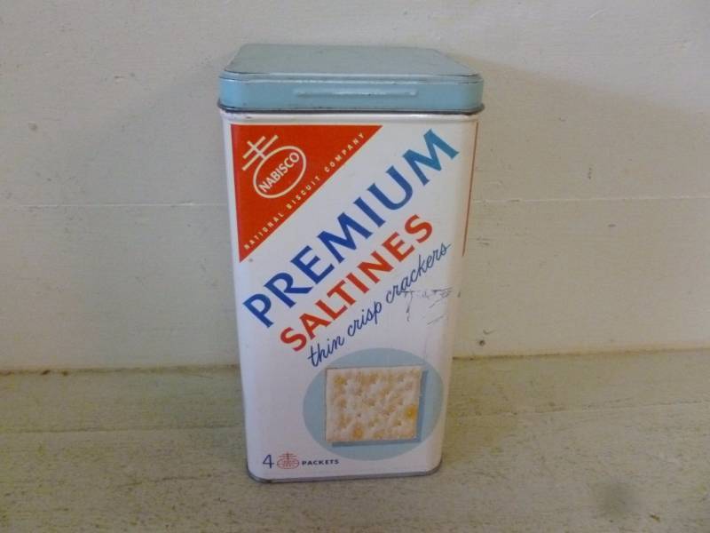 lot 297 image: Vintage Metal Container