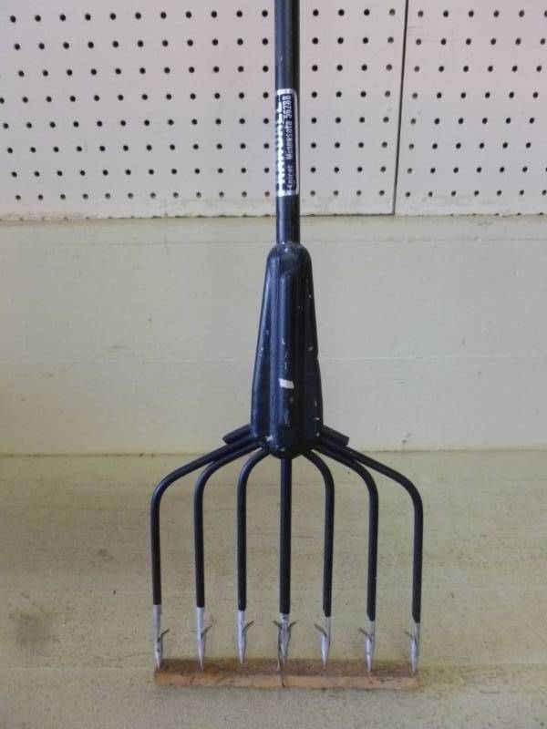 lot 301 image: Dark House Spear