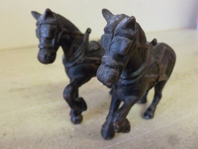 lot 303 image: Antique Cast Iron Horses