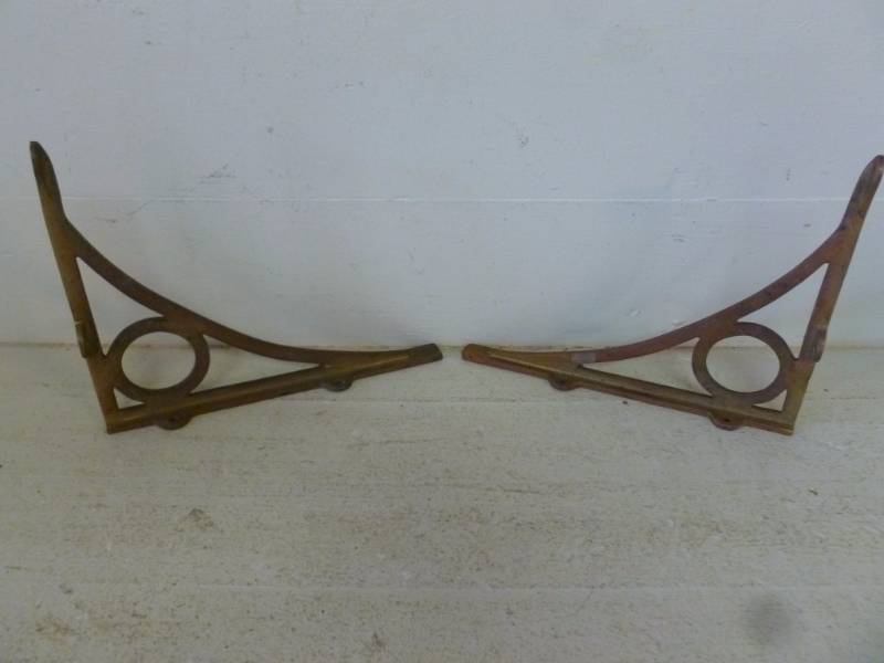 lot 322 image: Vintage Shelf Brackets
